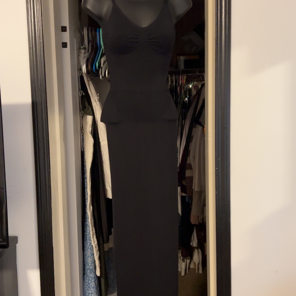 YITTY Black Bodycon Midi Dress Scoop Neck Sleeveless - Picture 5 of 6